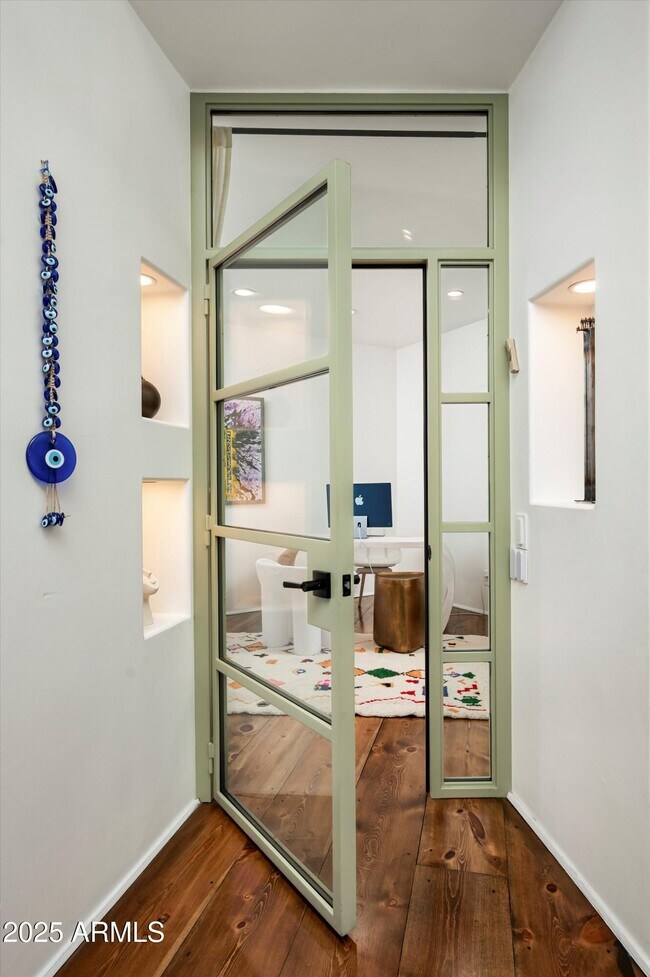 Building Photo - 5101 N Casa Blanca Dr