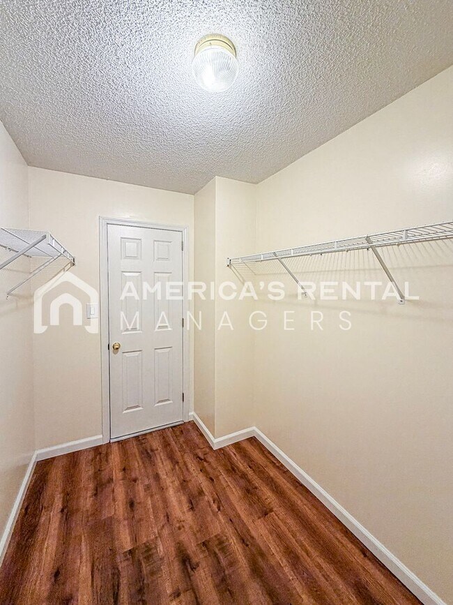 Building Photo - 1713 Savannah Park Ln