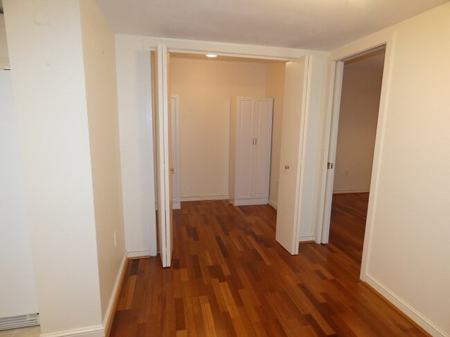 Building Photo - 380 Place Ln