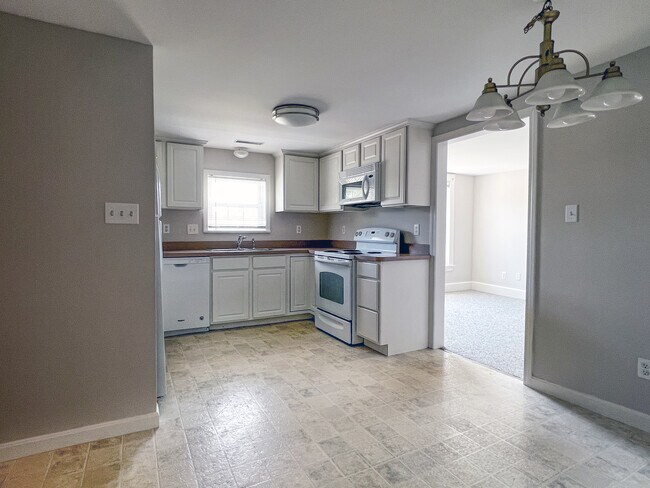 Kitchen - 529 Hildreth St