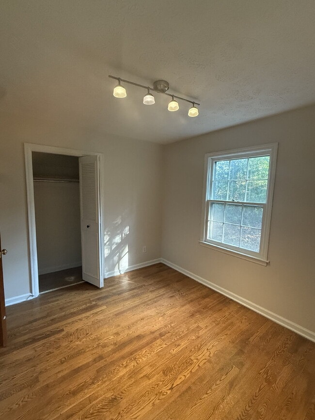 Building Photo - Two bed one bath property in Madison Heigh...