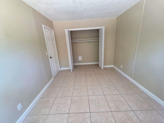 Building Photo - 1829 N A St