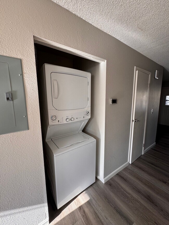 Building Photo - 4633 S Crystal Way