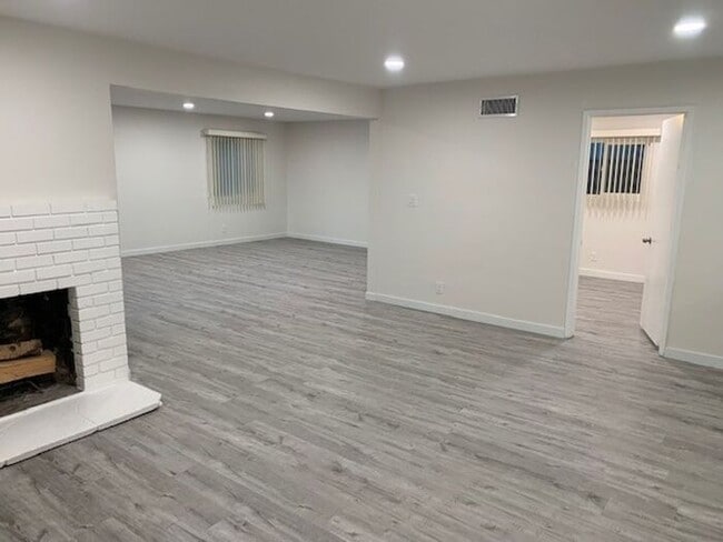 Building Photo - FANTASTIC 4BD 2BA HOUSE FOR LEASE ON CUL D...