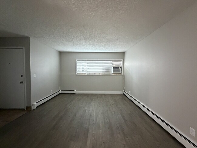 Building Photo - Updated & Clean 2BR Condo - Utilities Included - Laundry, Parking & Pool