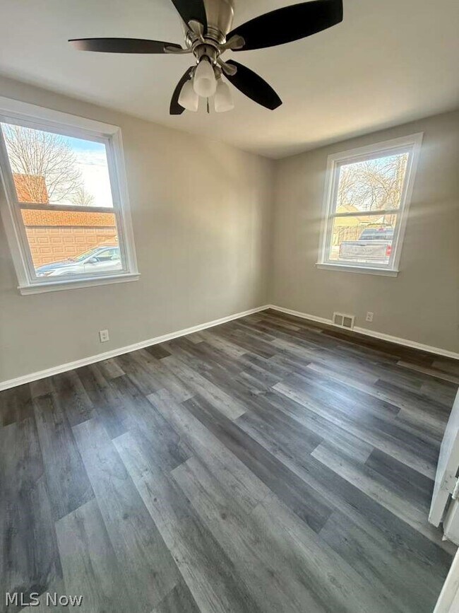 Building Photo - 2027 Warrensville Center Rd