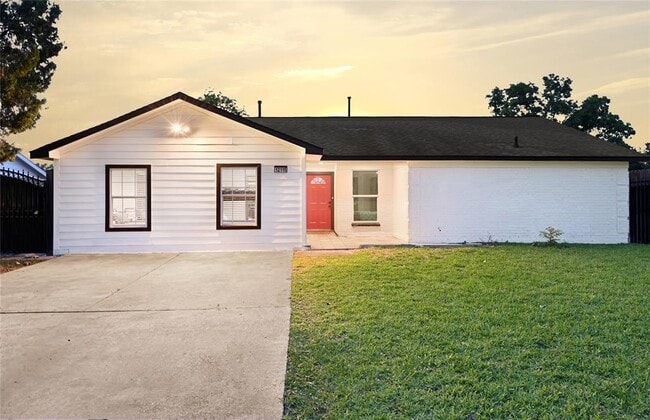 Building Photo - 12115 Wood Forest Dr