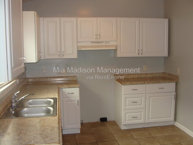 Building Photo - 319 W 31st St