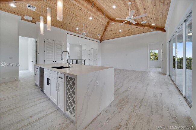 Building Photo - 2 Flamingo Hammock Rd