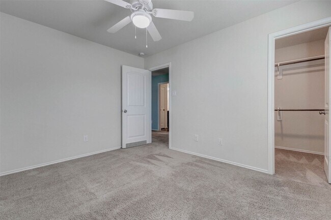 Building Photo - 26043 Quiet Field Ct