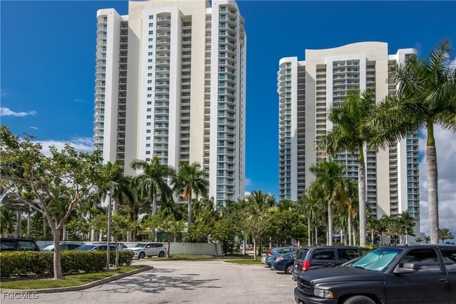 Building Photo - 3000 Oasis Grand Blvd