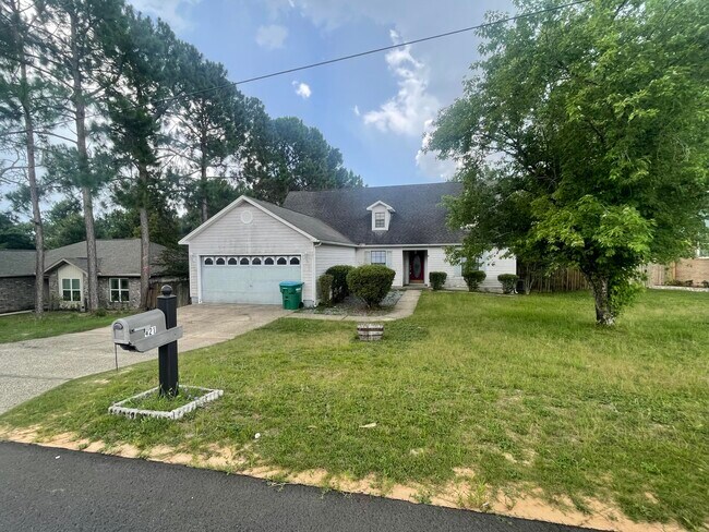 Building Photo - 421 Juniper Dr