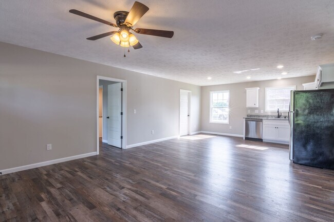 Building Photo - 725 Oak St