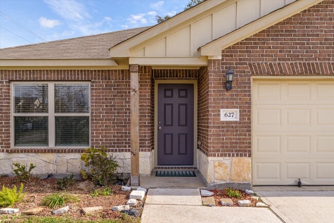 Building Photo - 627-627 E Fairway Lake Dr