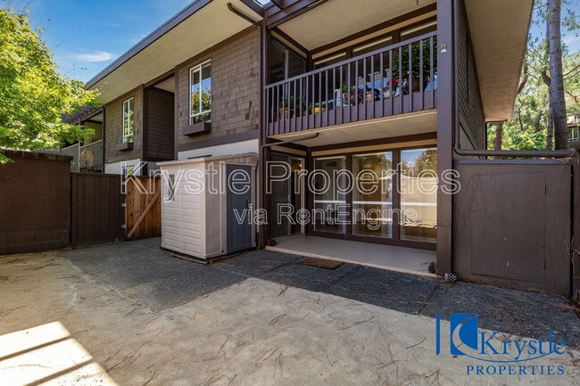 Building Photo - 27 Forest Ln