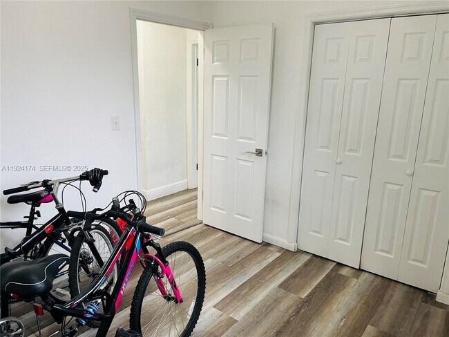 Building Photo - 3500 SW 36th St