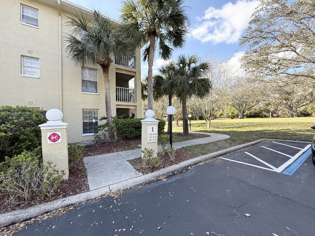 Building Photo - Spacious 2-Bed, 2-Bath Condo in Palm Harbor!