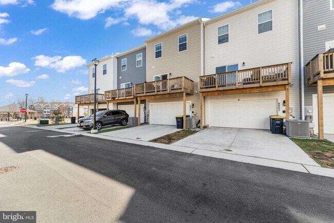 Building Photo - 8805 Mimosa Ave