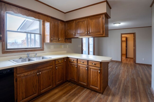 Building Photo - 5 Bedroom, 2 Bathroom Home in Greene County, TN