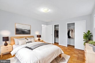 Building Photo - 945 N Barton St