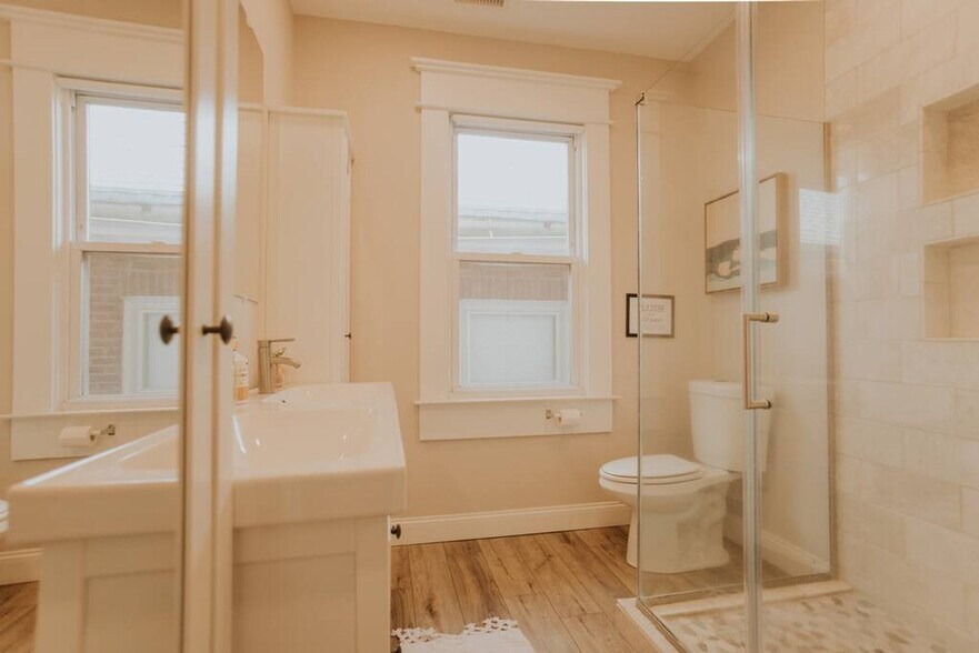 Building Photo - 3 S Surrey Ave