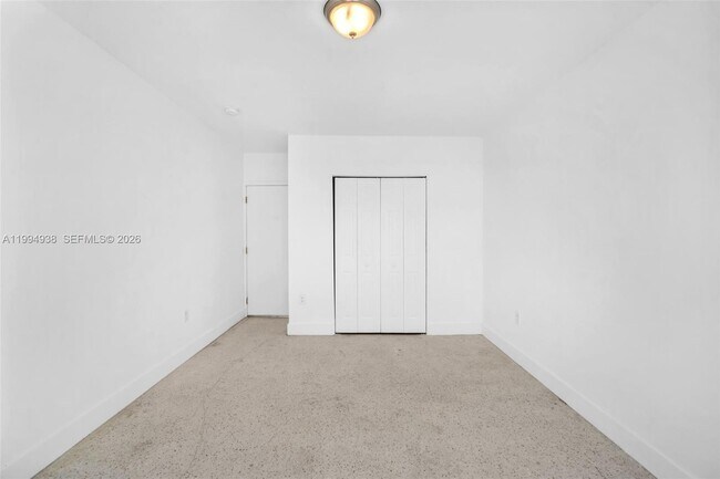 Building Photo - 2130 Bay Dr