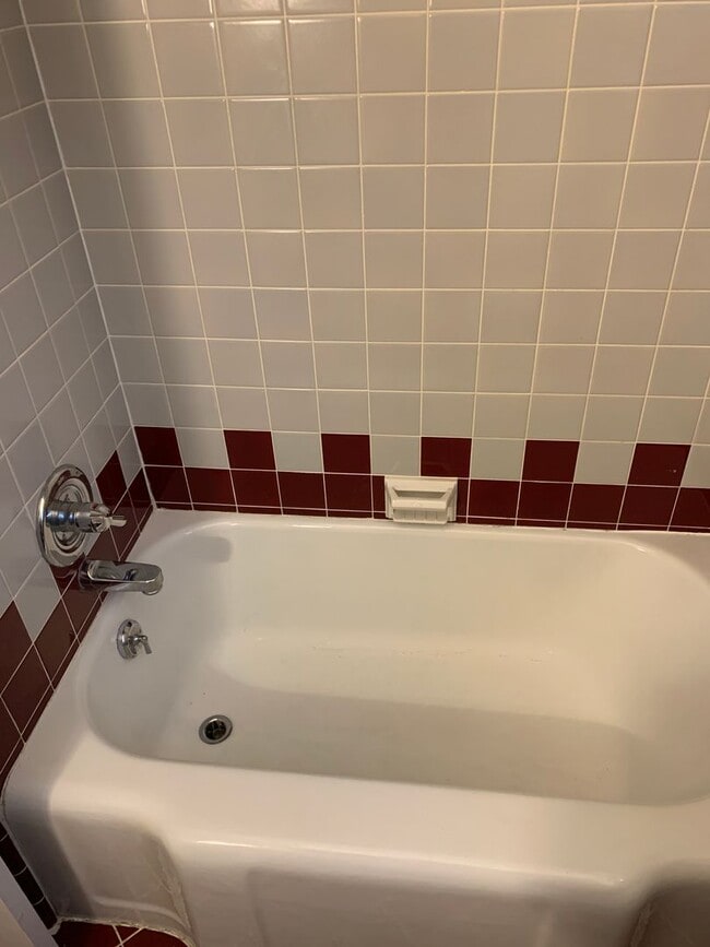 Building Photo - Charming 4-bedroom, 2-bathroom home located in the Covedale area