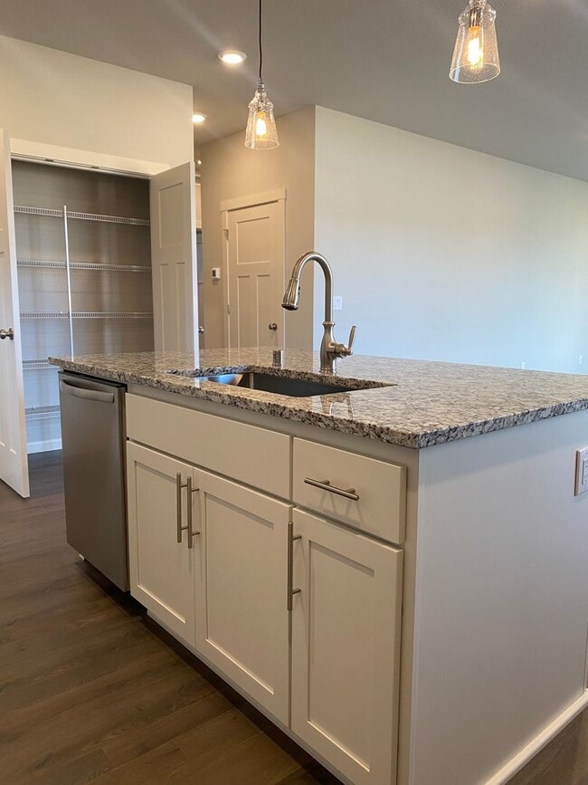Building Photo - LONGVIEW AREA RANCH STYLE HOME ON LARGE CO...