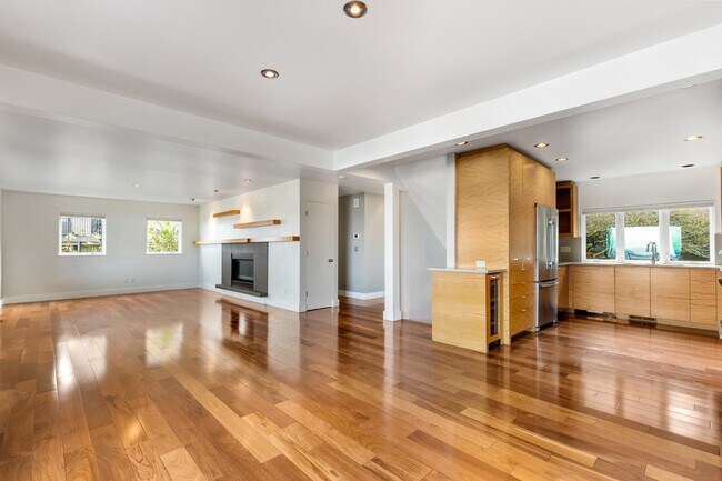 Building Photo - 302 NW Albemarle Terrace