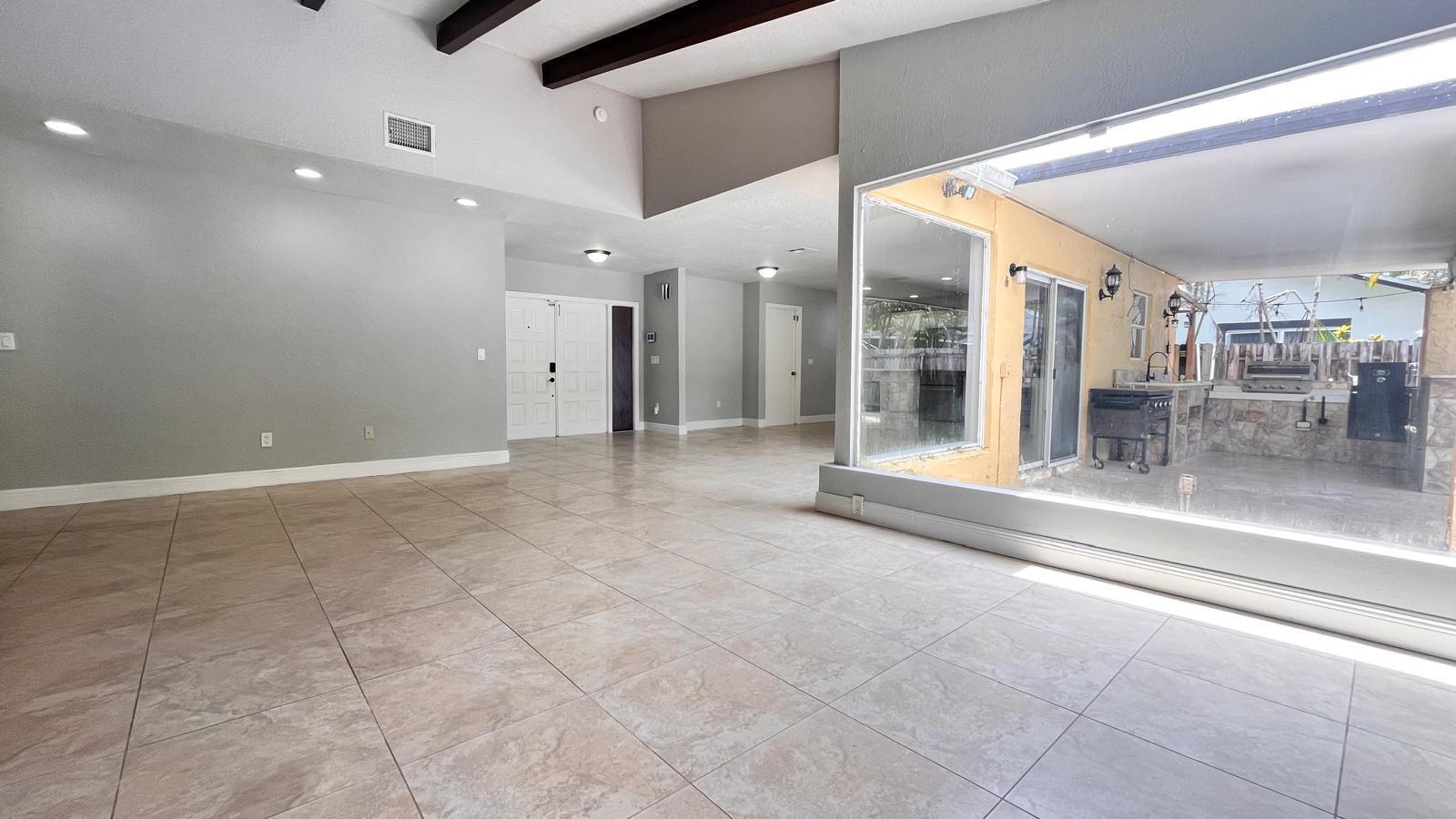 Building Photo - 11535 Sanderling Dr