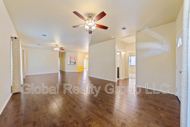 Building Photo - 308 Rustic Tr