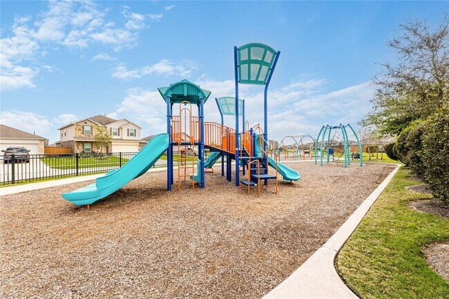 Building Photo - 10635 Cascade Crk Dr