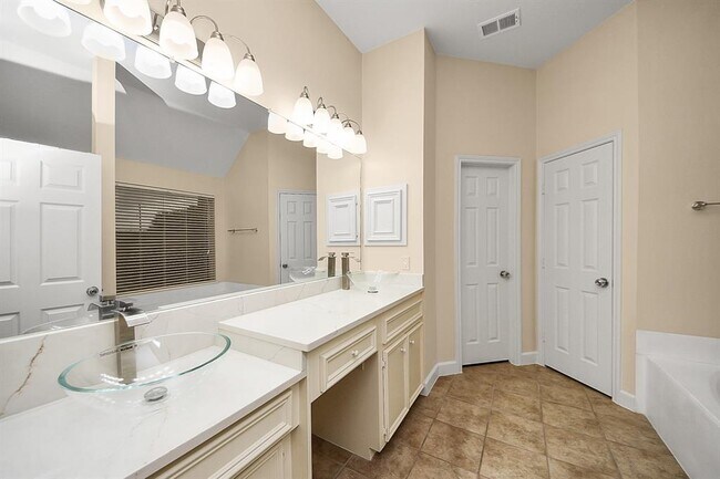 Building Photo - 4807 Taylor Lake Ct