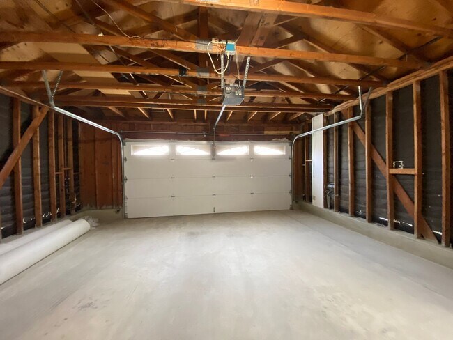 Building Photo - Cardiff Home in Desirable Sandy Point!