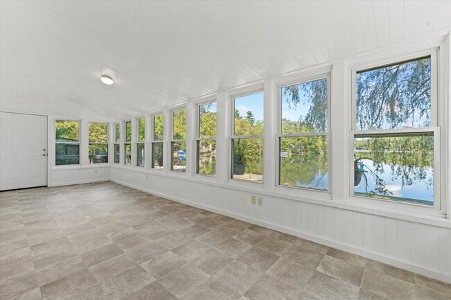 Building Photo - 280 Groton Rd