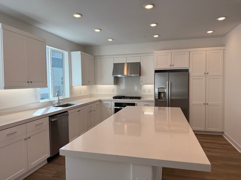 Building Photo - 26849 Laurel Mountain Loop