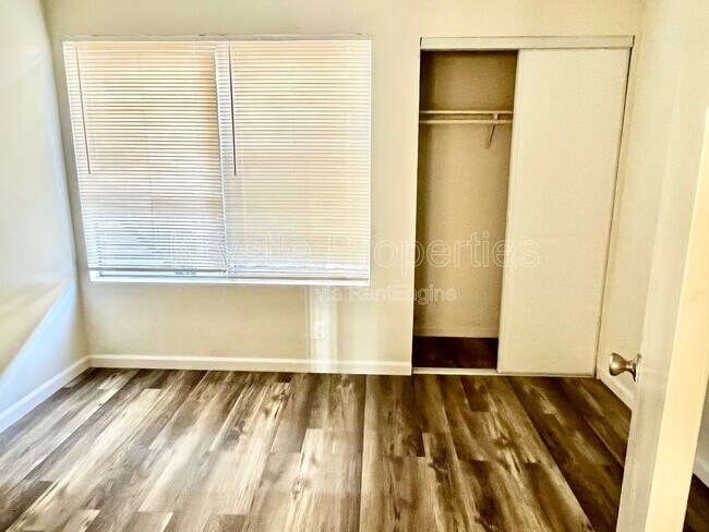 Building Photo - 355 Parkview Terrace