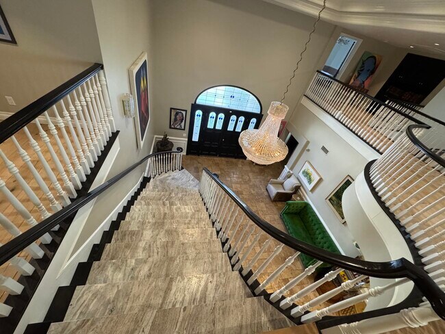 Gone With the Wind Staircase - 3160 Bel Air Dr