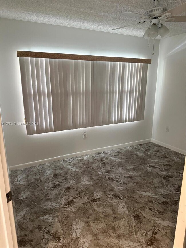 Building Photo - 550 SW 137th Ave