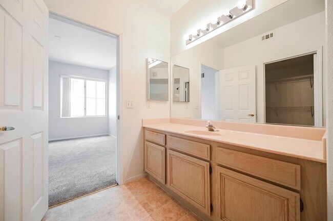 Building Photo - 7107 S Durango Dr
