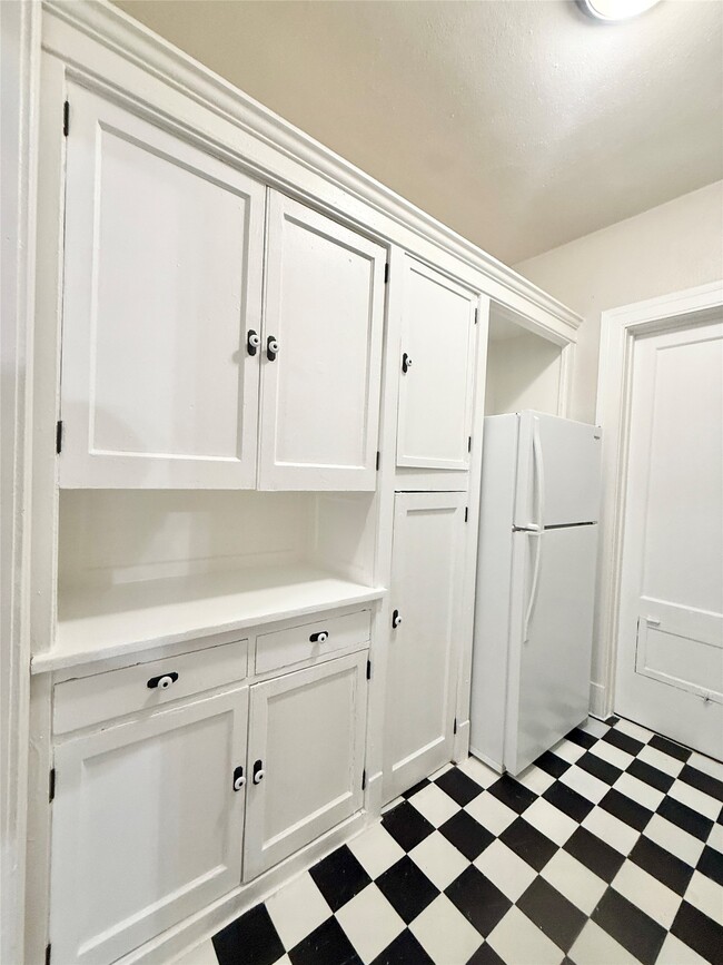 Building Photo - 3920 Fannin St