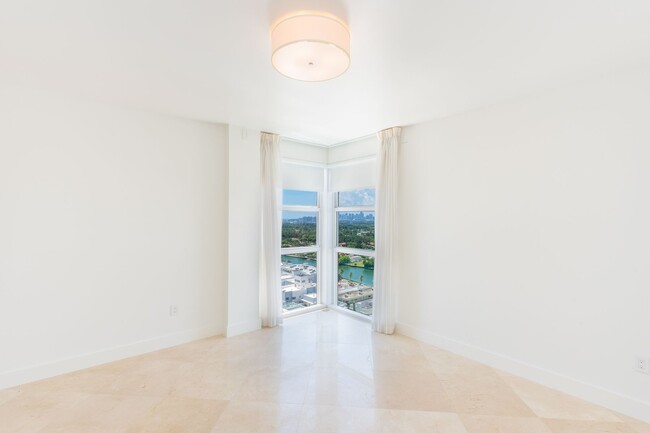 Building Photo - 4201 Collins Ave