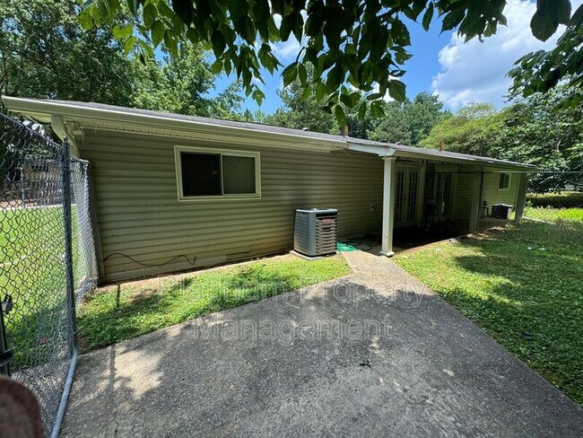 Building Photo - 541 Springwood Dr