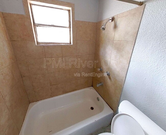 Building Photo - 1331 W 25th St