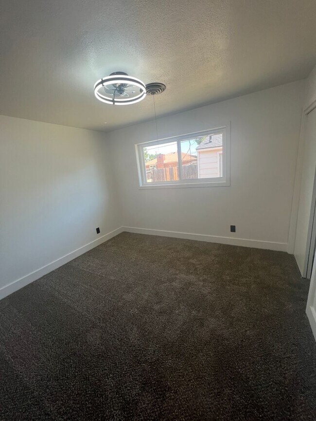 Building Photo - 4 Bed 3 bath remodeled home