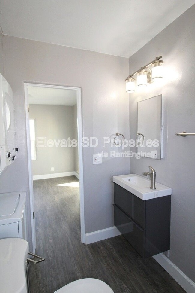Building Photo - 4685 Hamilton St