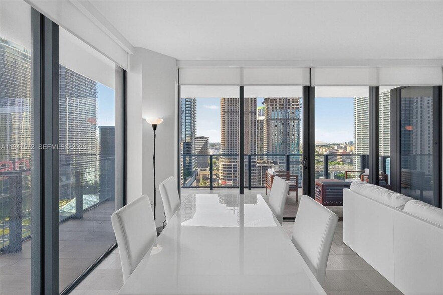 Building Photo - 68 SE 6th St