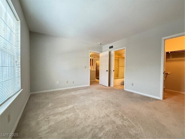 Building Photo - 3823 S Maryland Pkwy