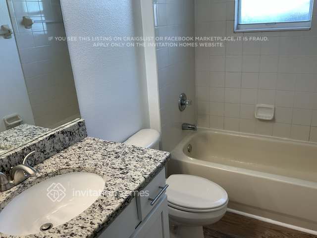 Building Photo - 402 Sycamore Springs St