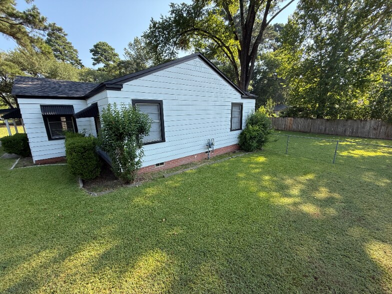 Building Photo - 1000 S 12th St